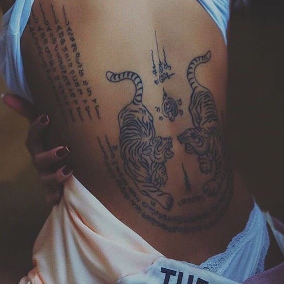 Tattoos For Women: 80 Cute and Amazing Back Tattoos For Women - Gravetics