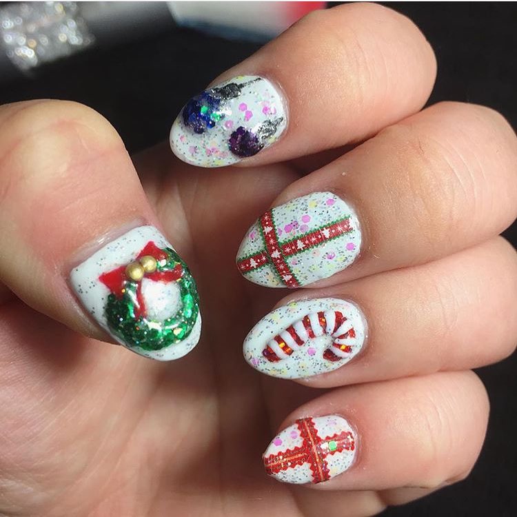 70 Beautiful Christmas Nail Art Ideas
