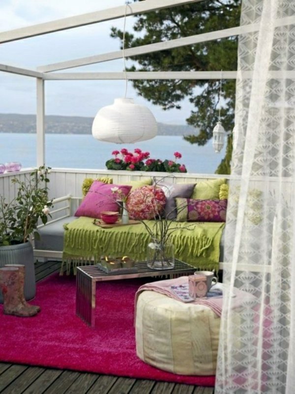 moody-balcony-with-pink-carpet