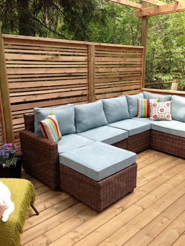 rattan-furniture-with-colorful-cushions