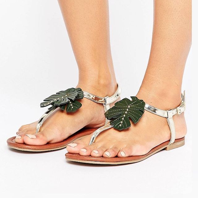Palm Tree Flat Sandals #shopping #sandals #flatsandals