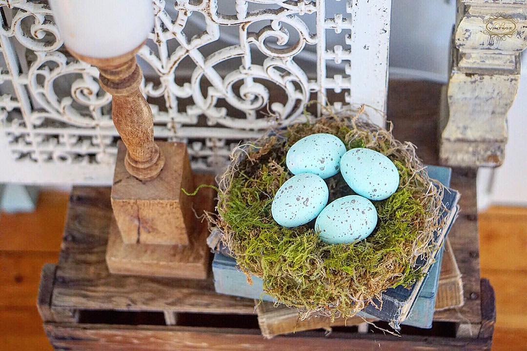 This adorable Blue Bird nest was SO easy to make and turned out beautiful!!! It's the perfectly pretty Easter and spring decor.