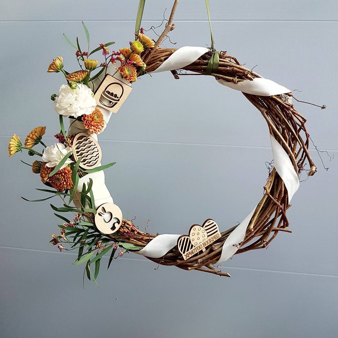 Time to prepare the house lightest holiday of the year - Easter! For you we will prepare all traditions decor - wreaths, candles, Easter compositions in pots and many -many other.