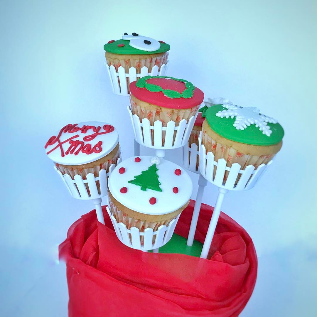 Christmas cupcake bouquet #christmascakes