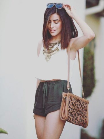Digging this super cool yet doable summer look. Bring out those high waste shorts and crop tops