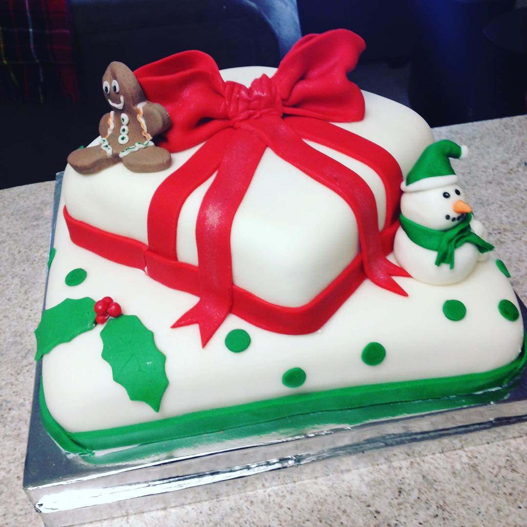 #cakesofbrevard #cakes #sweet #christmastime #christmascakes #holidaycake