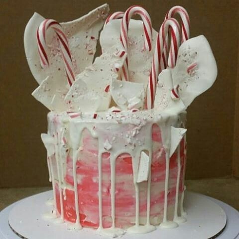 #dripcakes #christmascheer #christmascakes