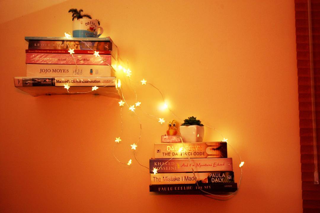 #floatingbooks #floatingbookshelf #stringlights #roomdecor #twinkletwinklelittlestar