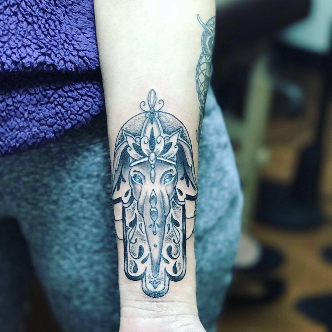 35 Embody the Symbol of Protection with These Hamsa Tattoo ...