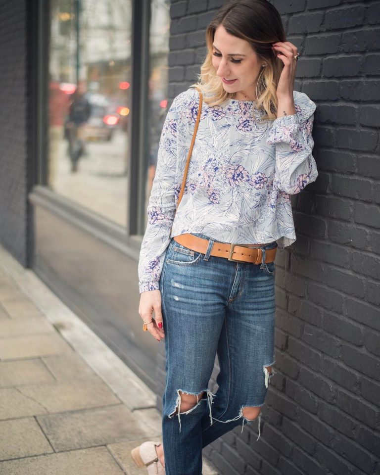 30 Colorful Printed Floral Blouse Outfits for Summer Freshness
