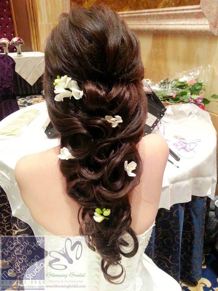 60 Engaging Wedding Hairstyle With Fresh Flowers That Will Sweep