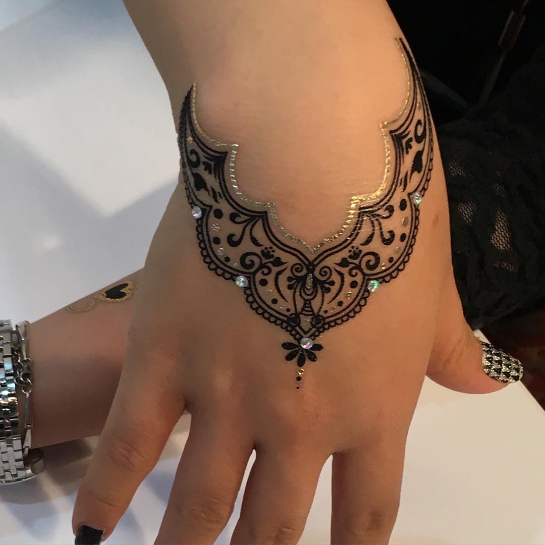 40 Fashionable Gold Henna Tattoos for Temporary Style