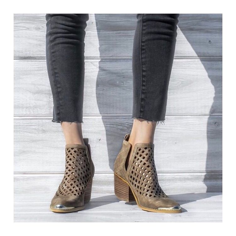 #booties #bootheels #boots #shoelover #shoegame #shoesaddict #boho #bohoshoes #bohostyle #outonthetown