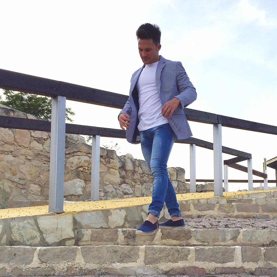 Blue Blazer, Jeans With White T-Shirt