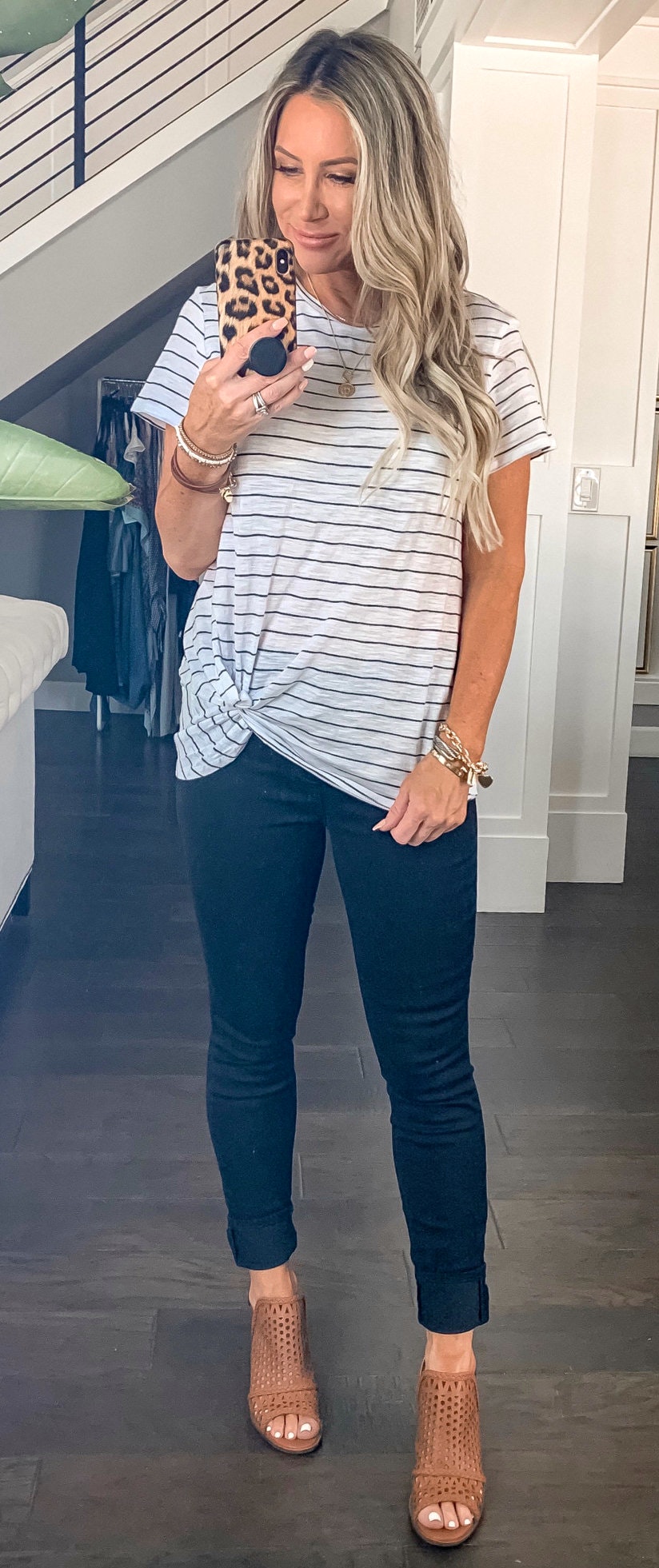 Blue fitted jeans, white and black striped T-shirt.