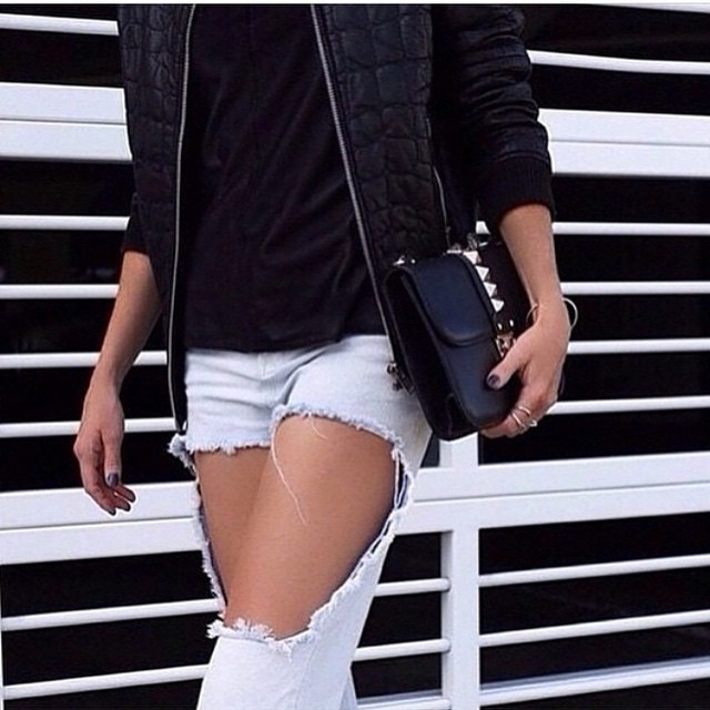 Extraordinary Ripped Jeans With Studded Bag