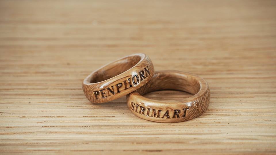 Graceful Oak Wood Couple Rings