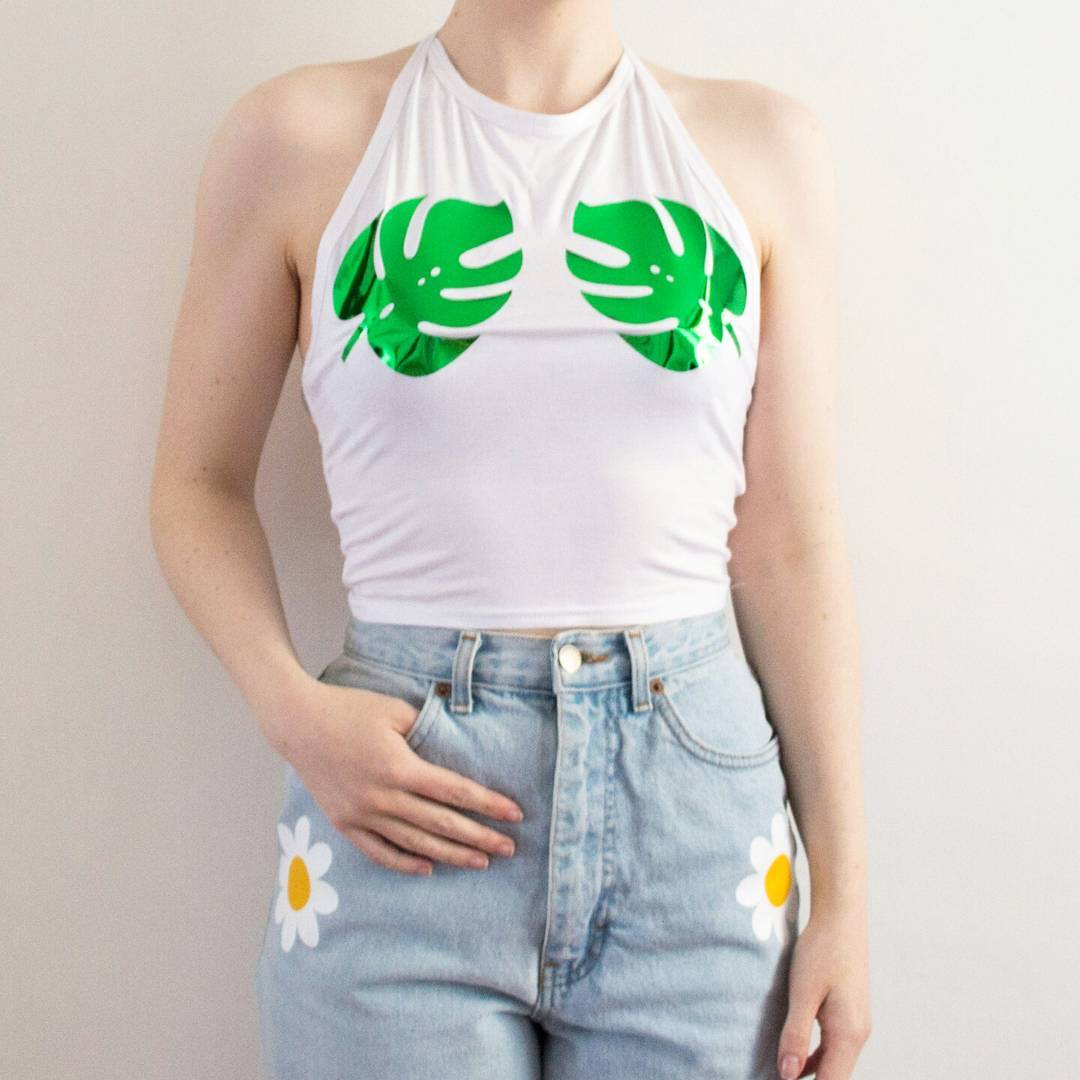 Nature Friendly Halter Neck Crop Top With Hipster