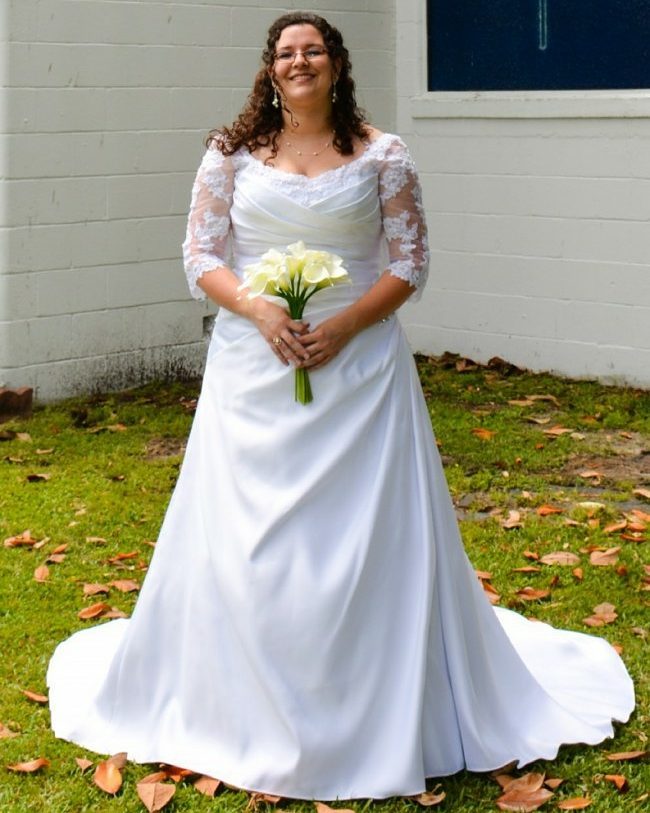 Plus Size Bridal Ggown Has Sheer Elbow Length Sleeves