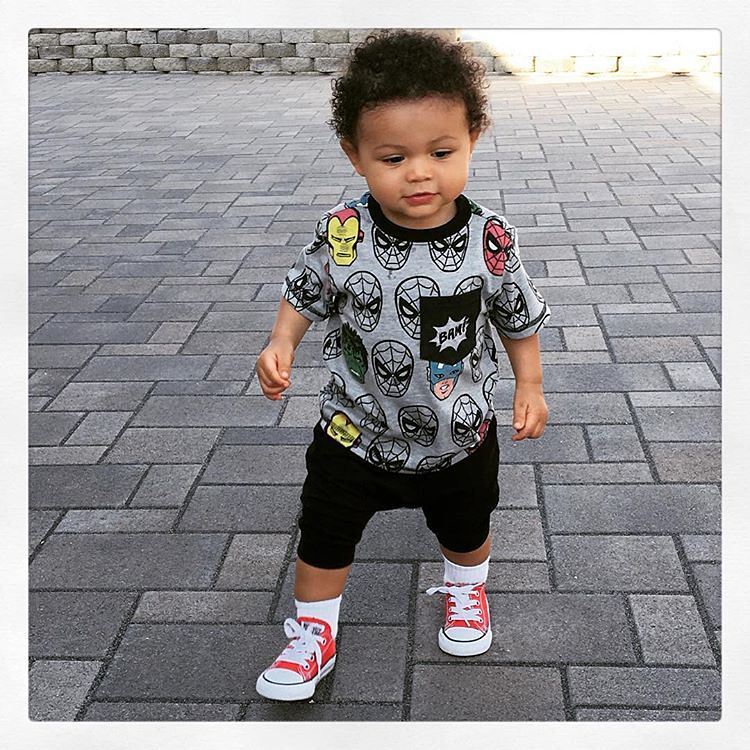 little boy wearing converse sneakers 