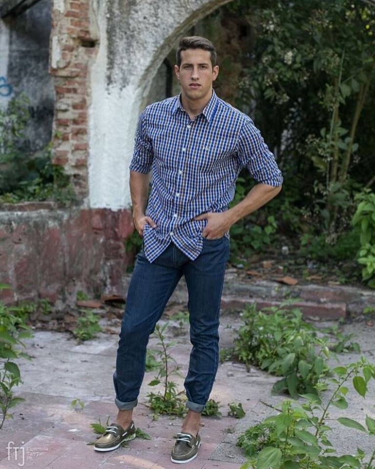 40 Go-To Men's Summer Outfits With Vans Sneaker That Haven