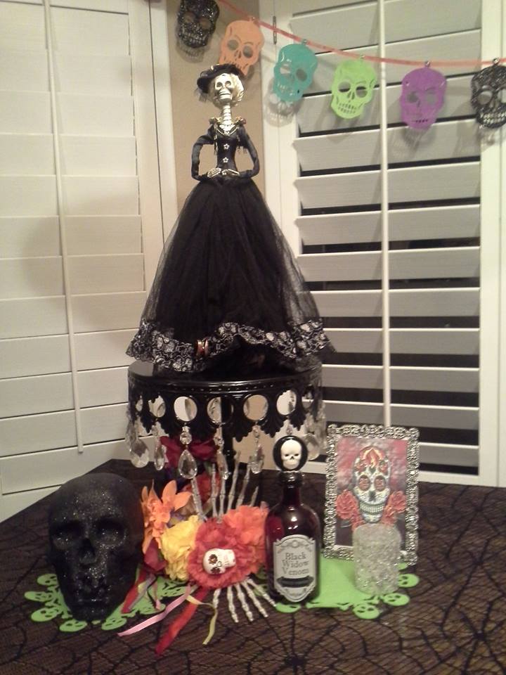 Day of the Dead decorations have reached a new popularity so I chose that as the theme for the tree I posted earlier and here is a look at a table vignette I've set up.