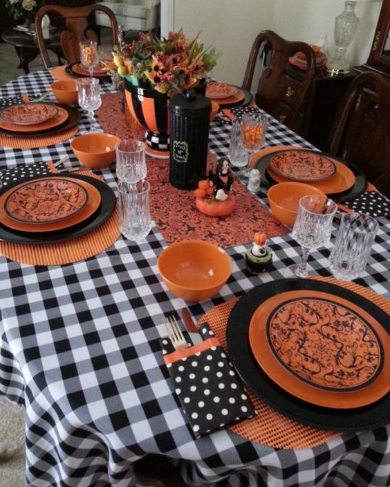 Halloween table.