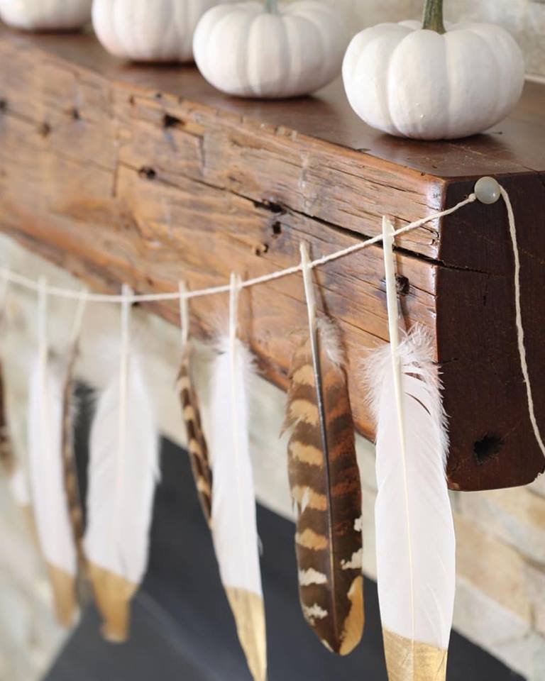 Happy Halloween #decor #design #interior #interieur #maison #industrial #industriel #halloween #white #feathers #diy