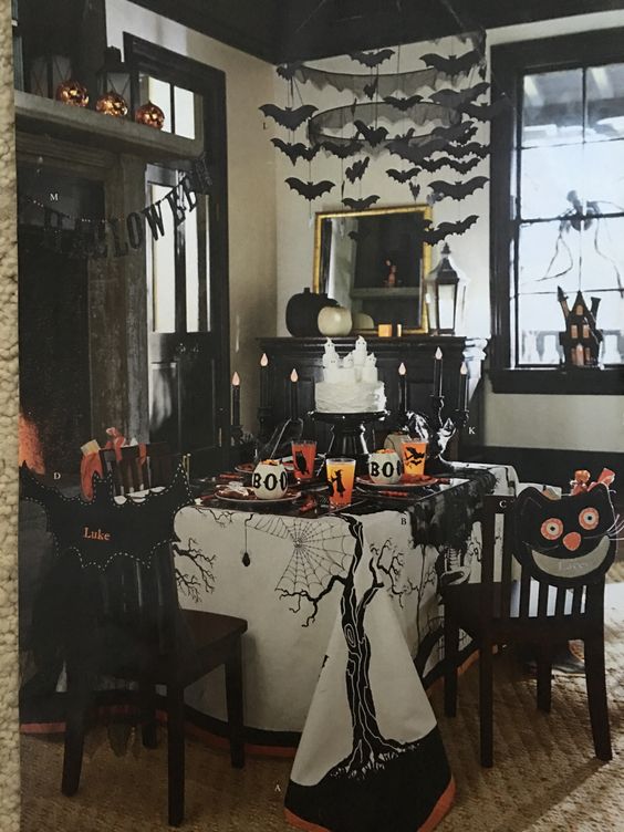 Impressive Halloween Table Decoration.