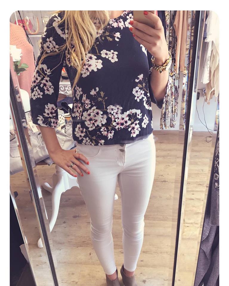 Navy Blue Floral Vero Moda Top With White Noisy May Jeans