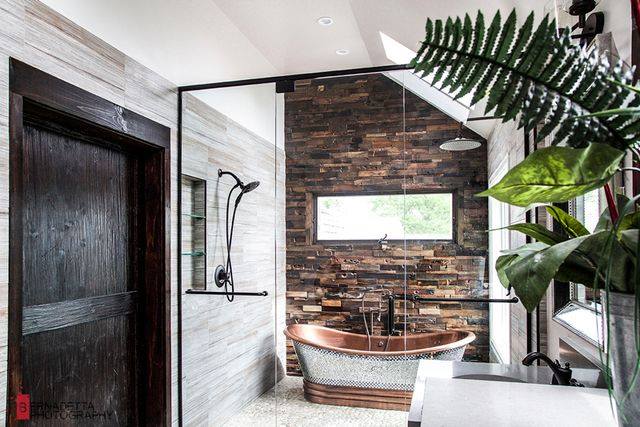 Rare Rustic Bathroom With Rustic Textured Wall, Bras Bathtub & Indoor Plants