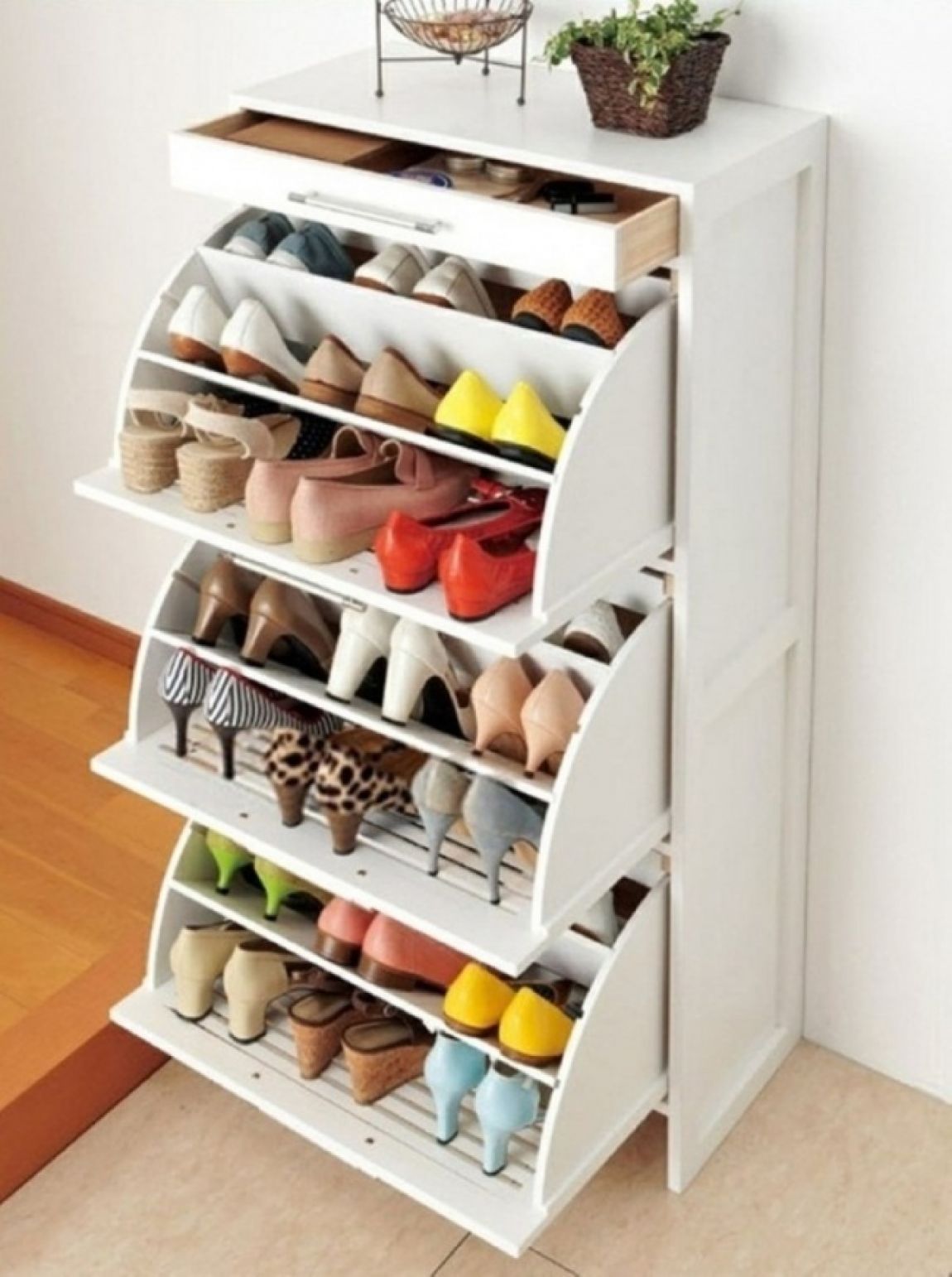 Shoe Cabinet Folio