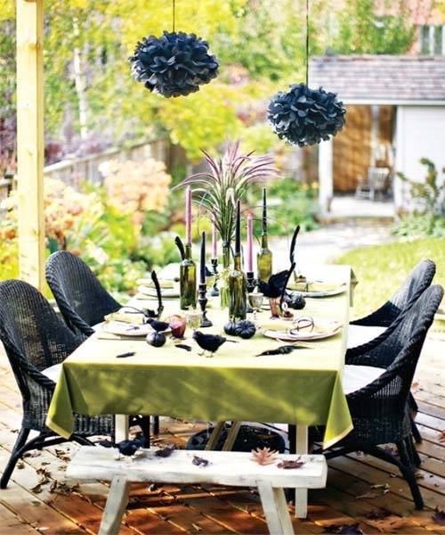 Simply cute outdoor Halloween table decor
