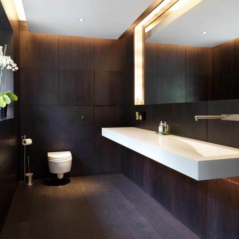Smart Contemporary Bathroom With Big Mirror And Elegant Accessory