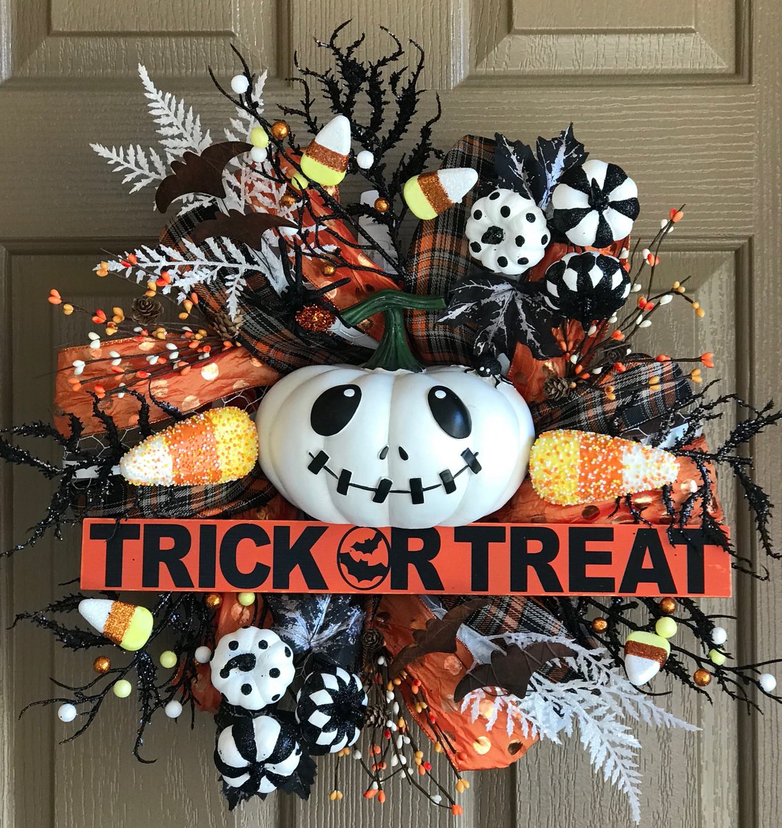 Trick or Treat Pumpkin Wreath.