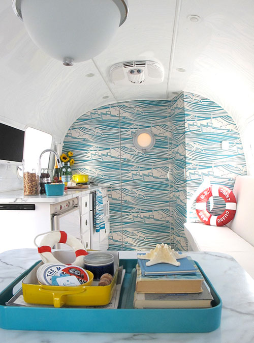 AMELIA THE AIRSTREAM