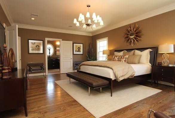 Amazing Master Bedroom Designs Idea With Nice Wall Decor & Chandelier