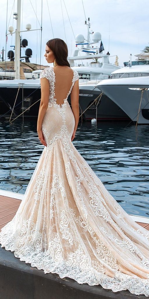 30+ Stunning and Awe-Inspiring Crystal Design Wedding Dress 2019 ...