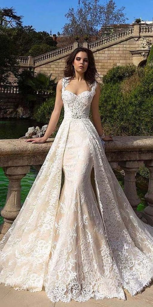 30+ Stunning and Awe-Inspiring Crystal Design Wedding Dress 2019