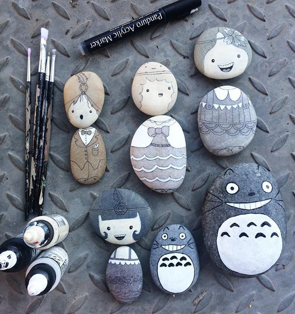 Either it’s Totoro or some cartoon-ish portraits,these are really adorable rock paintings worthy of their own exhibit.