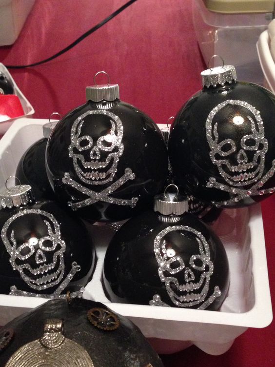Skull Ornaments for Weddning Decor.
