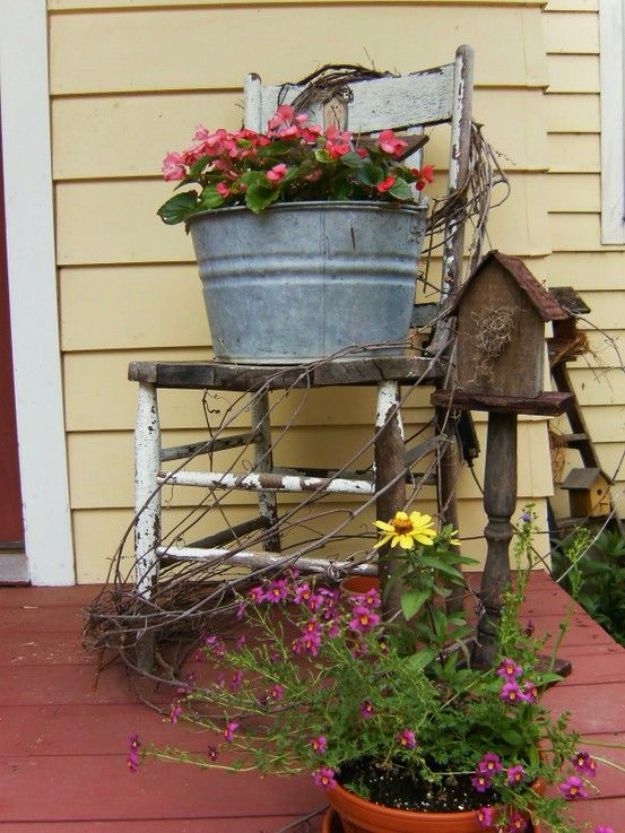 Country Porch Decor via bittersweetfarmgiftshop - Country Home Décor