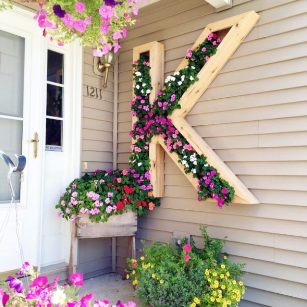 DIY Monogram Planter via remodelaholic