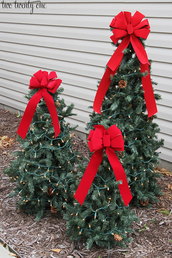 DIY Tomato Cage Christmas Trees