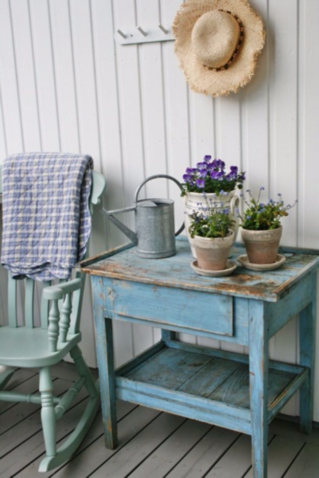 Decorate With Old Rocking Chair via vibekedesign