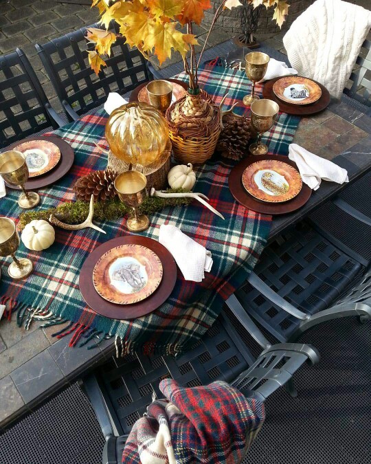 25 Easy Fall Table Decorating Ideas for a Cheerful Dinner 16 Plad blanket instead of a traditional tablecloth to cozy up your outdoor dinner