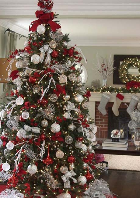 Red, White and Sparkle Christmas Tree Ideas