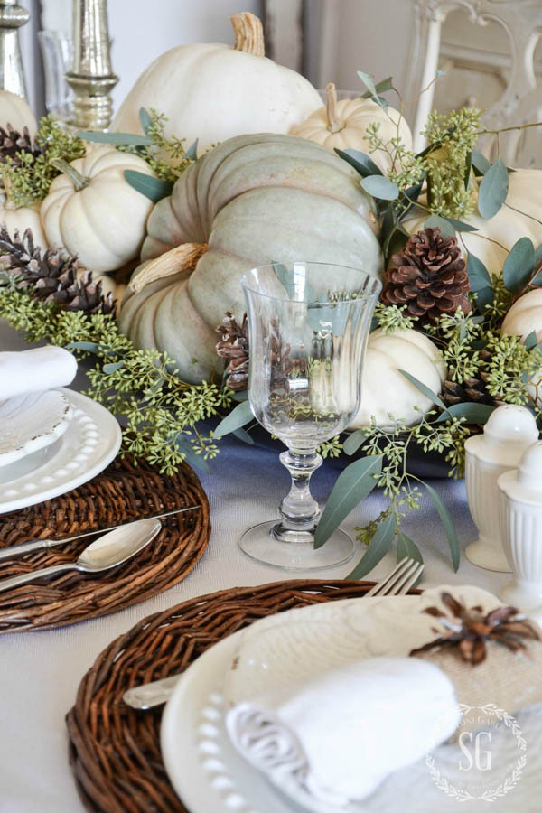 Soft and Natural Thanksgiving Tablescape