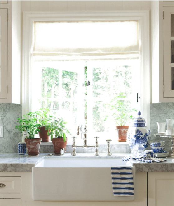 Take advantage of the warm terracotta to infuse a little bit of colour to your kitchen.