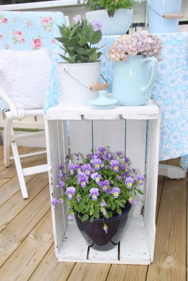 Upcycled Wooden Crate Porch Decor via livingmallorcadeco